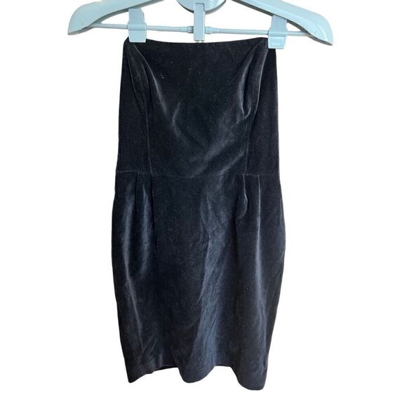 Club Monaco Dresses & Skirts - Club Monaco strapless black velvet open back dress sz 8